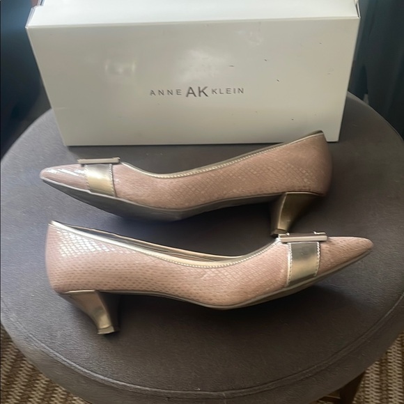 Anne Klein Taupe AK7MENI iflex Kitten Heels Women's 8 New In Box Classic y2k - Picture 5 of 9